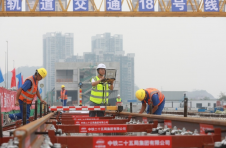 重庆轨道交通18号线开始铺轨 预计明年4月实现轨通