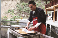 重庆彭水：高山峡谷“游”出致富路