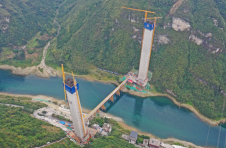 重庆彭水：亚洲第一高墩矮塔斜拉桥4号主墩185米顺利封顶